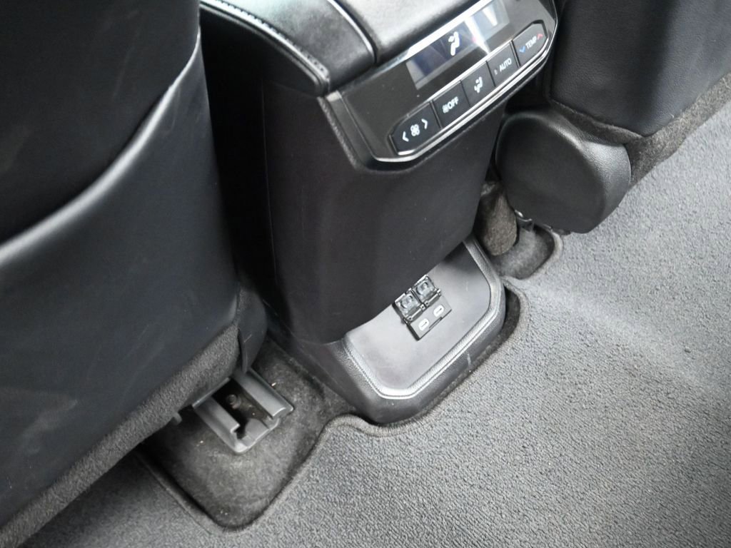 Used 2024 Toyota Highlander XSE FWD image 17