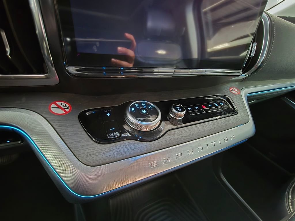 Used 2025 Ford Expedition Max Platinum image 14