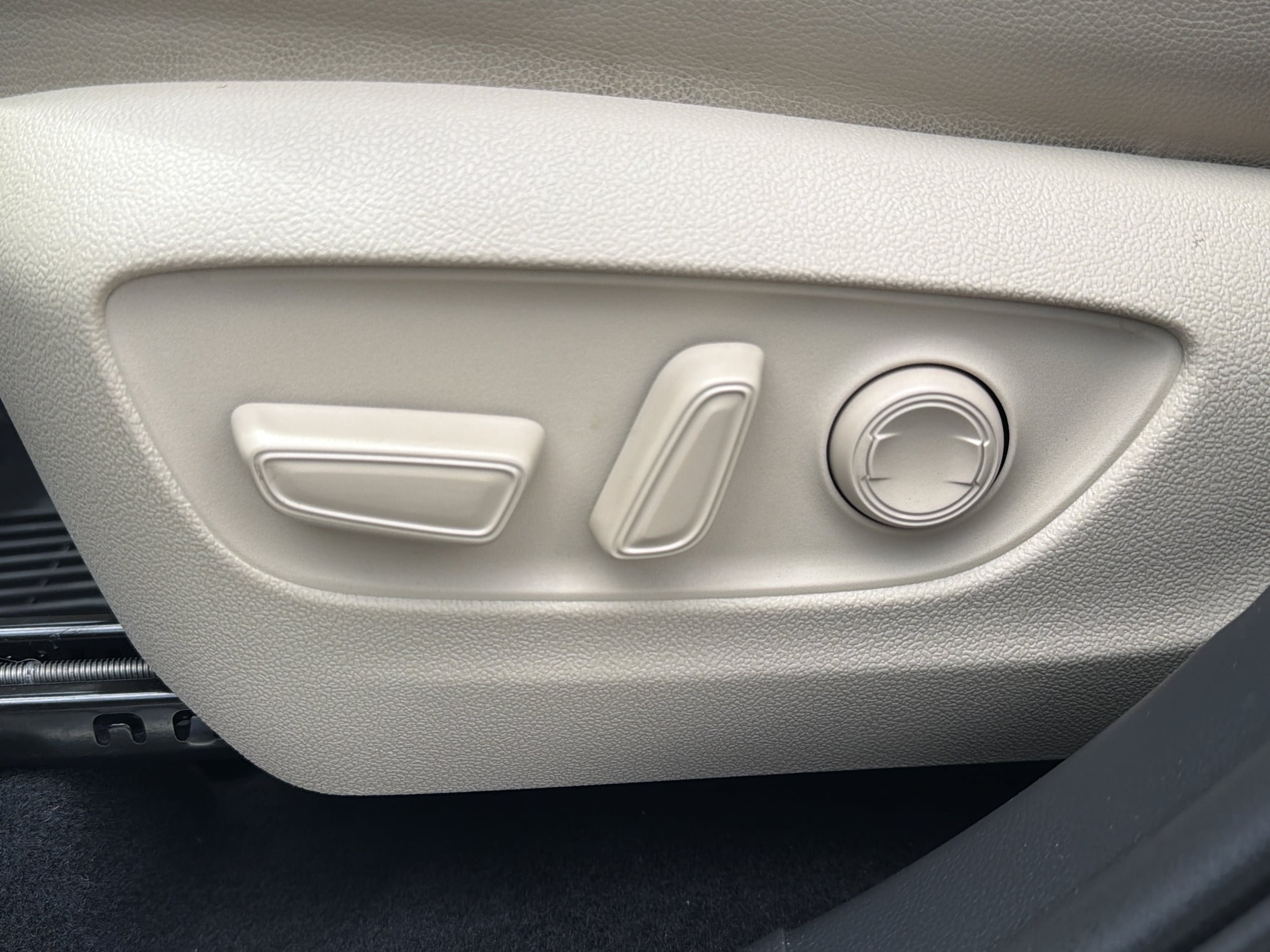 Certified 2021 Toyota Highlander Limited FWD image 17