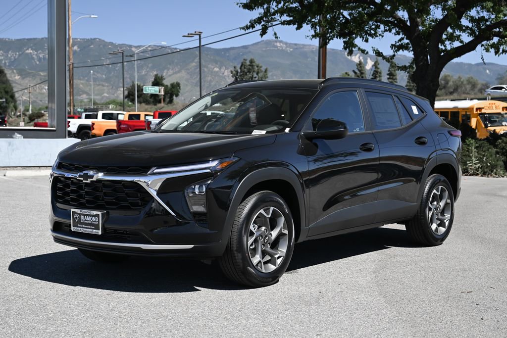 New 2026 Chevrolet Trax LT w/ LPO, Blackout Package FWD image 8