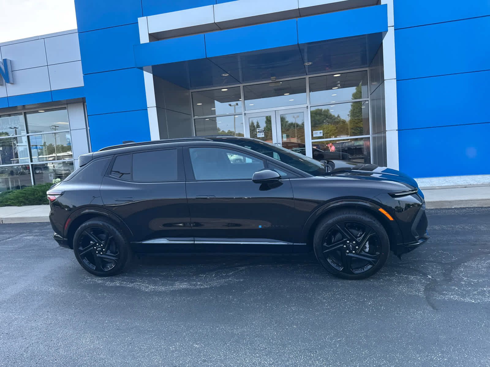 Certified 2024 Chevrolet Equinox EV RS image 2