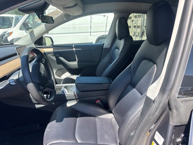 Used 2023 Tesla Model Y 2WD image 9