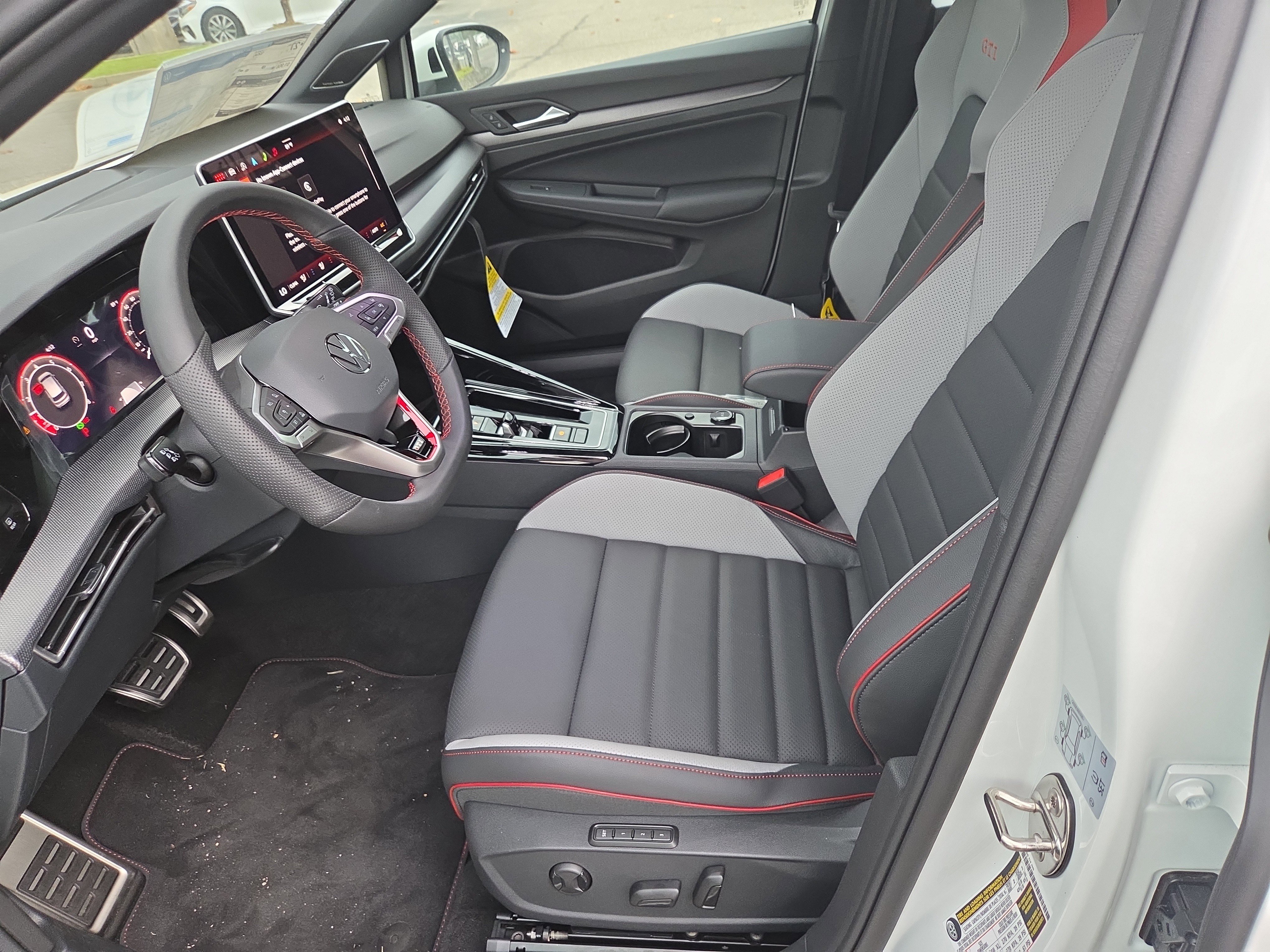 New 2025 Volkswagen GTI SE image 4