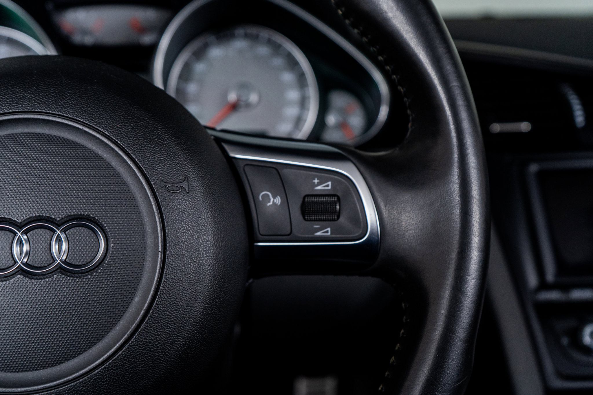 Used 2011 Audi R8 V8 image 37