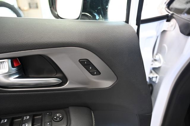 Used 2025 Chrysler Pacifica Select FWD image 29