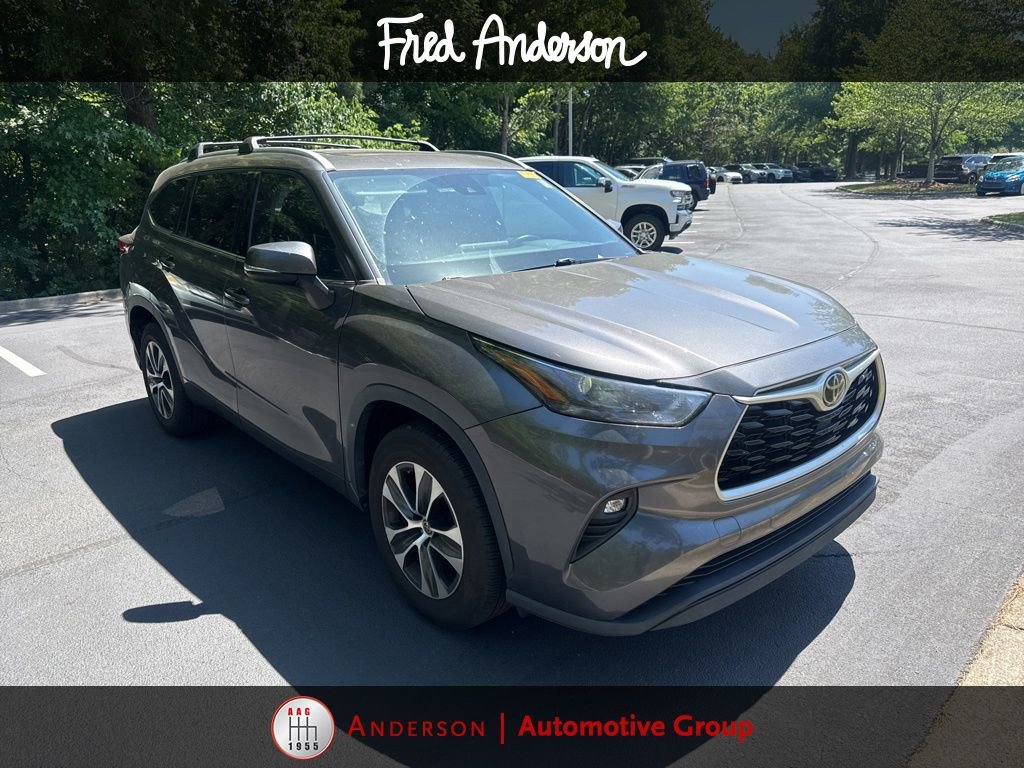Used 2022 Toyota Highlander XLE FWD image 1