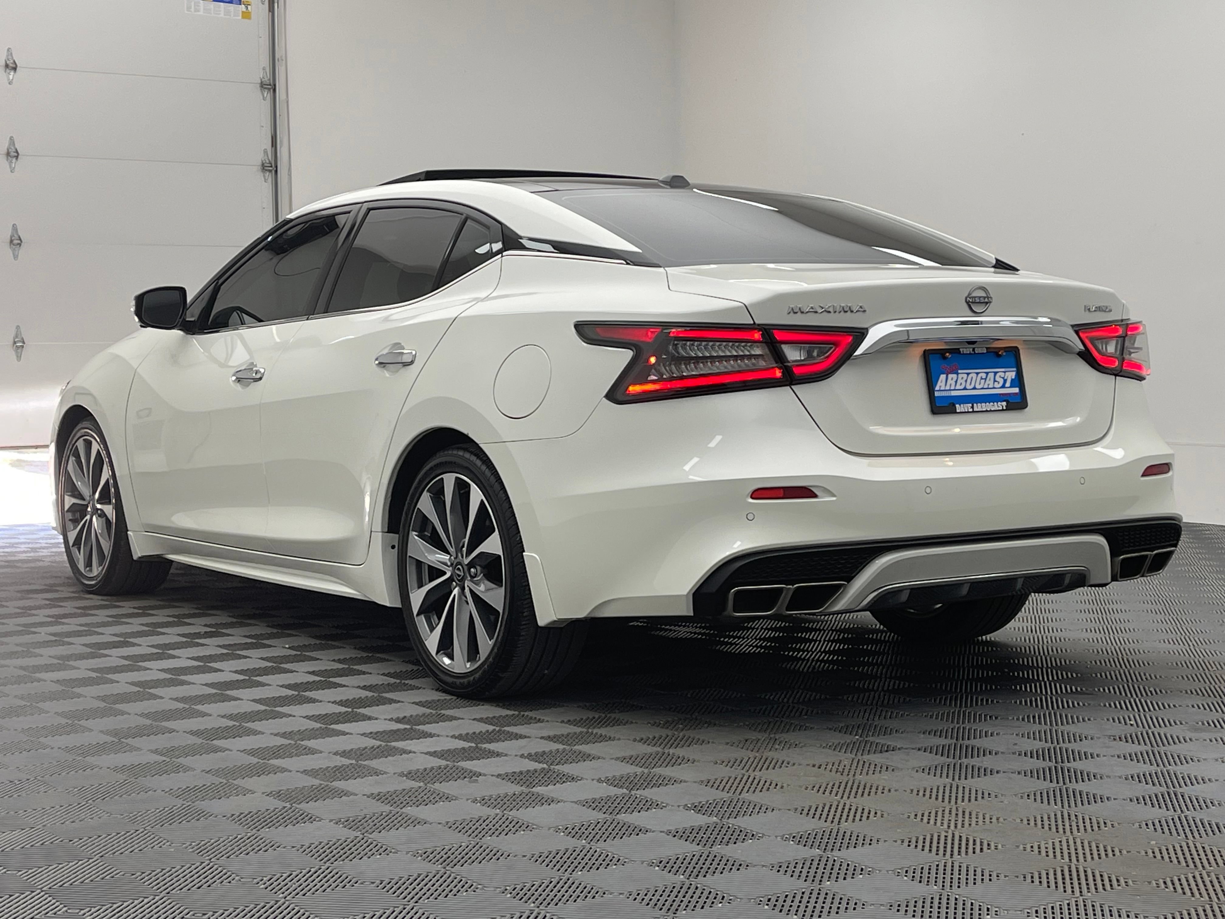 Used 2023 Nissan Maxima Platinum w/ Sport Mat Group FWD image 12
