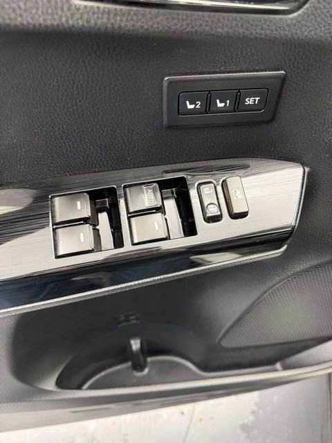 Used 2018 Toyota RAV4 Limited w/ Advanced Technology Package AWD/4WD image 36