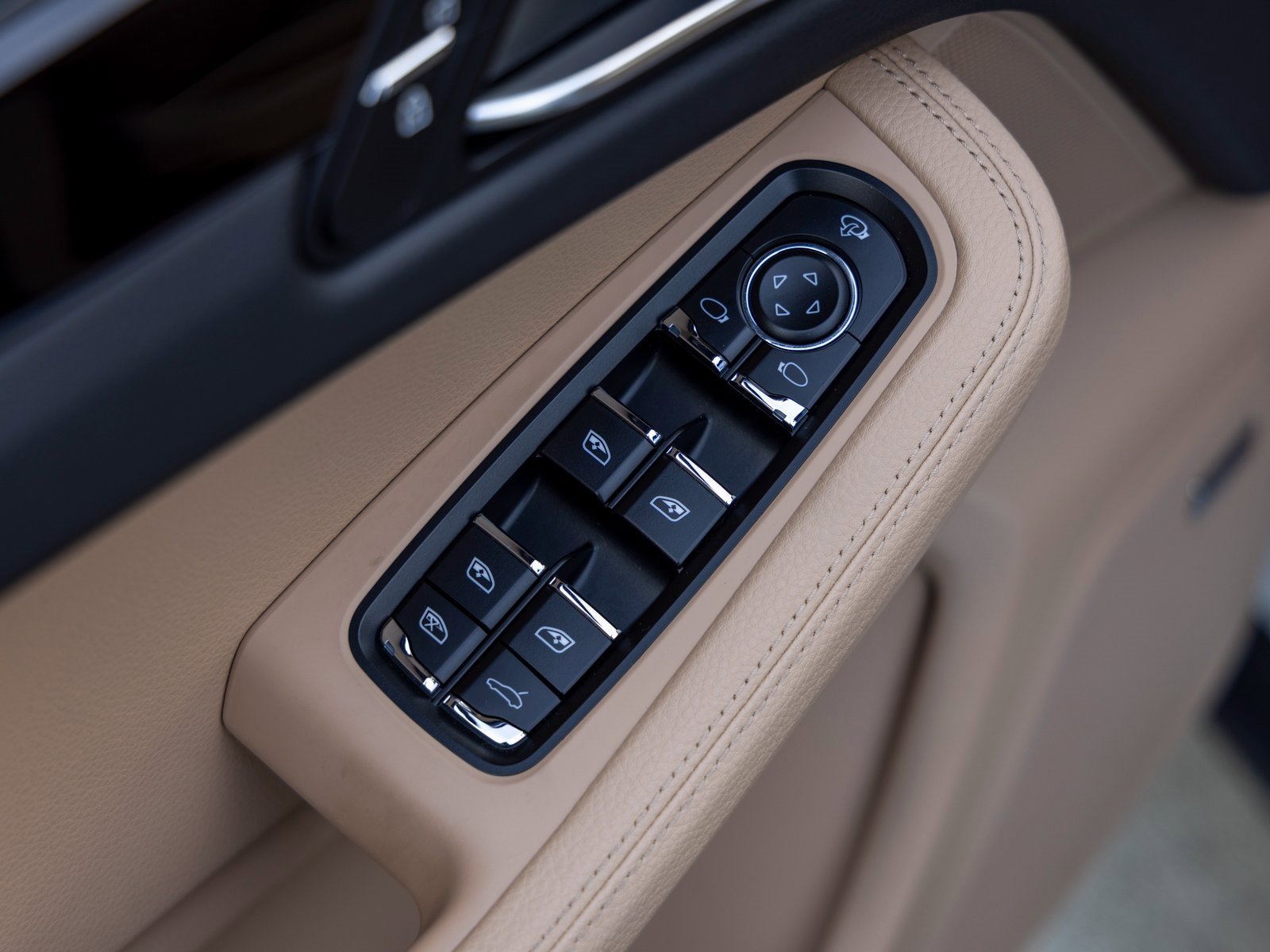 Certified 2025 Porsche Macan image 22