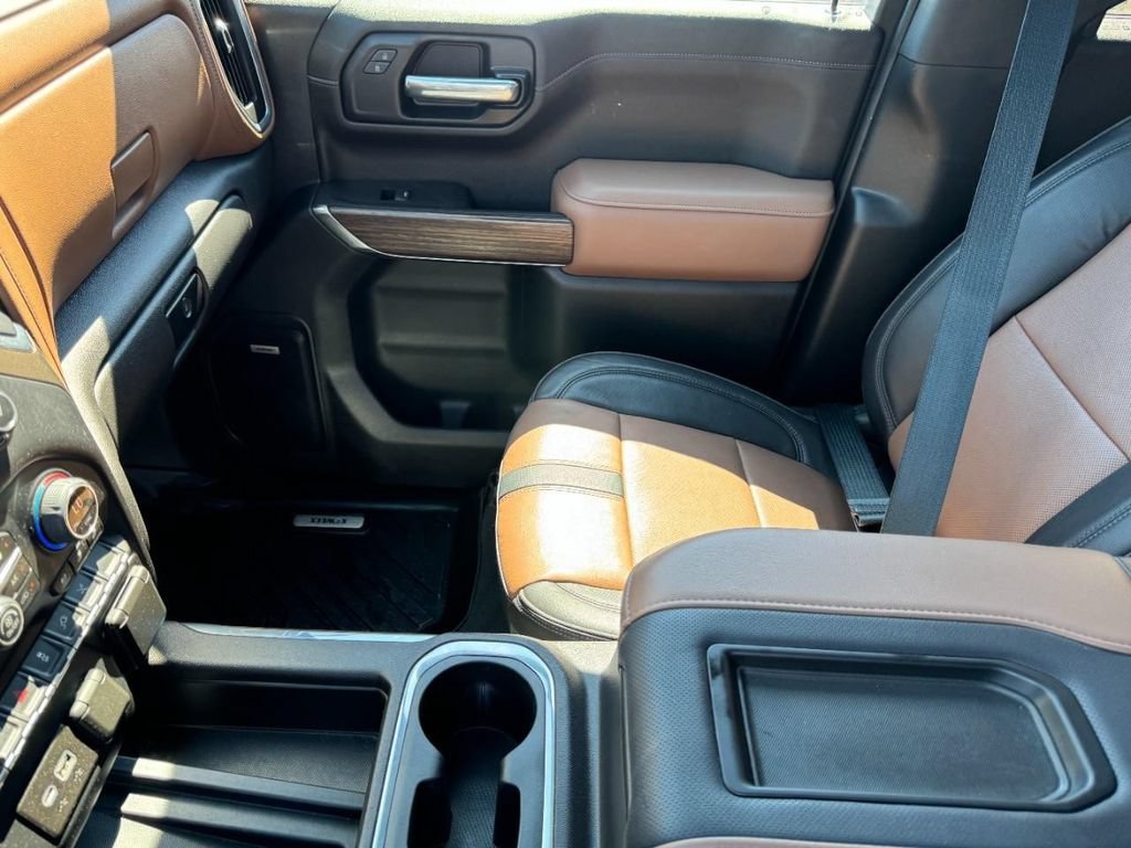 Used 2022 Chevrolet Silverado 1500 High Country w/ Technology Package AWD/4WD image 14