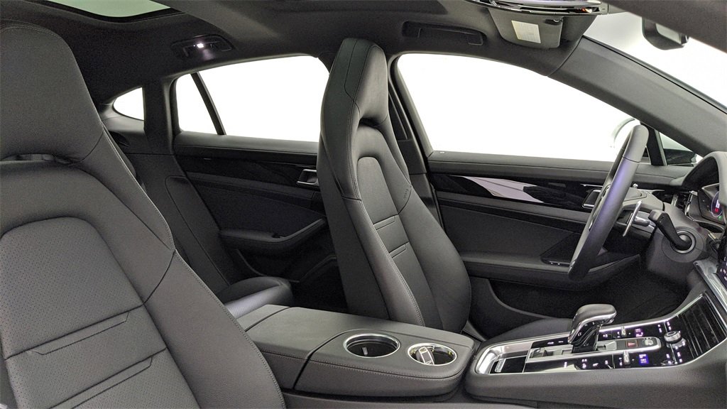 Used 2022 Porsche Panamera 4 image 44