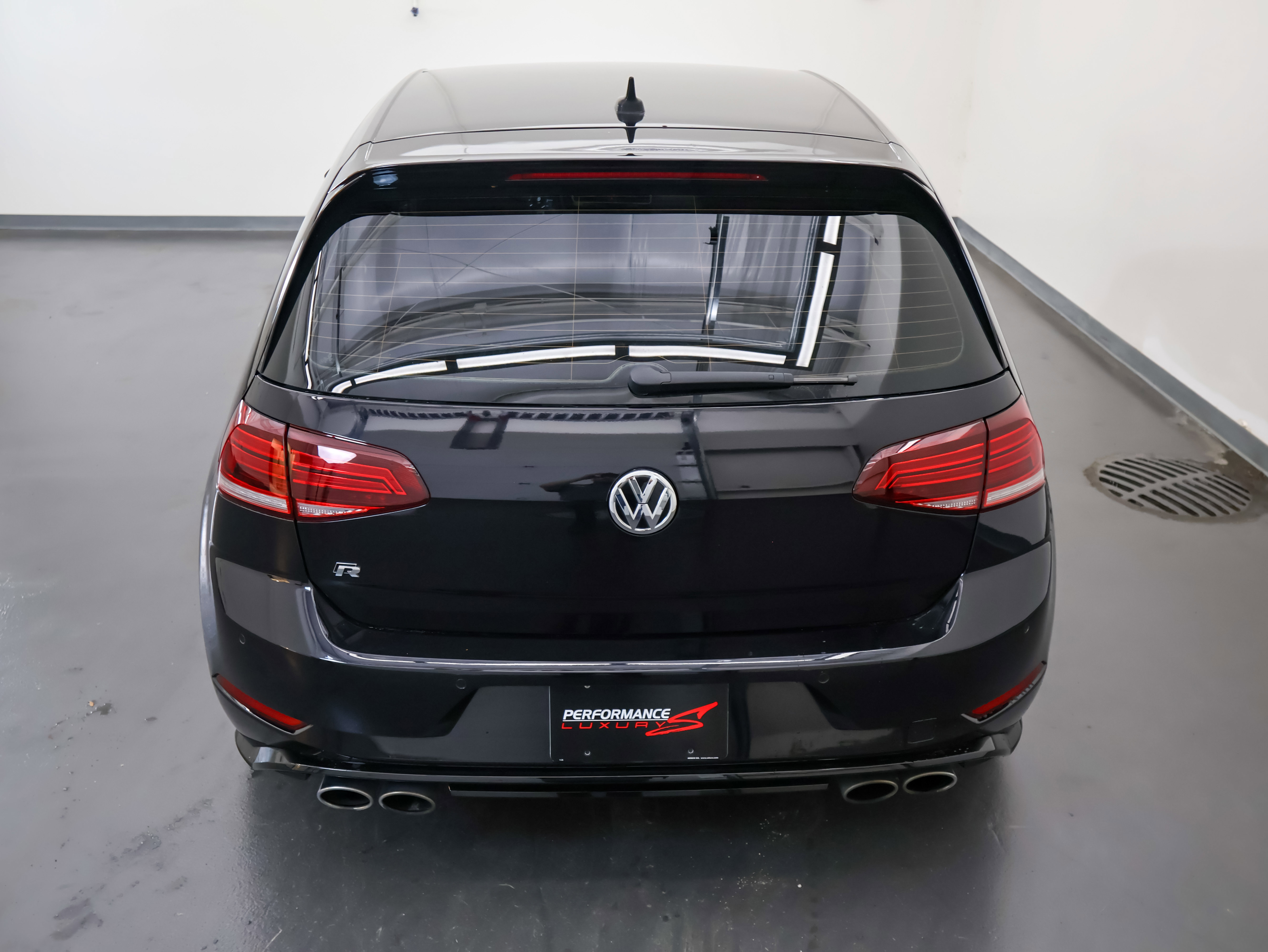 Used 2019 Volkswagen Golf R 4-Door image 10