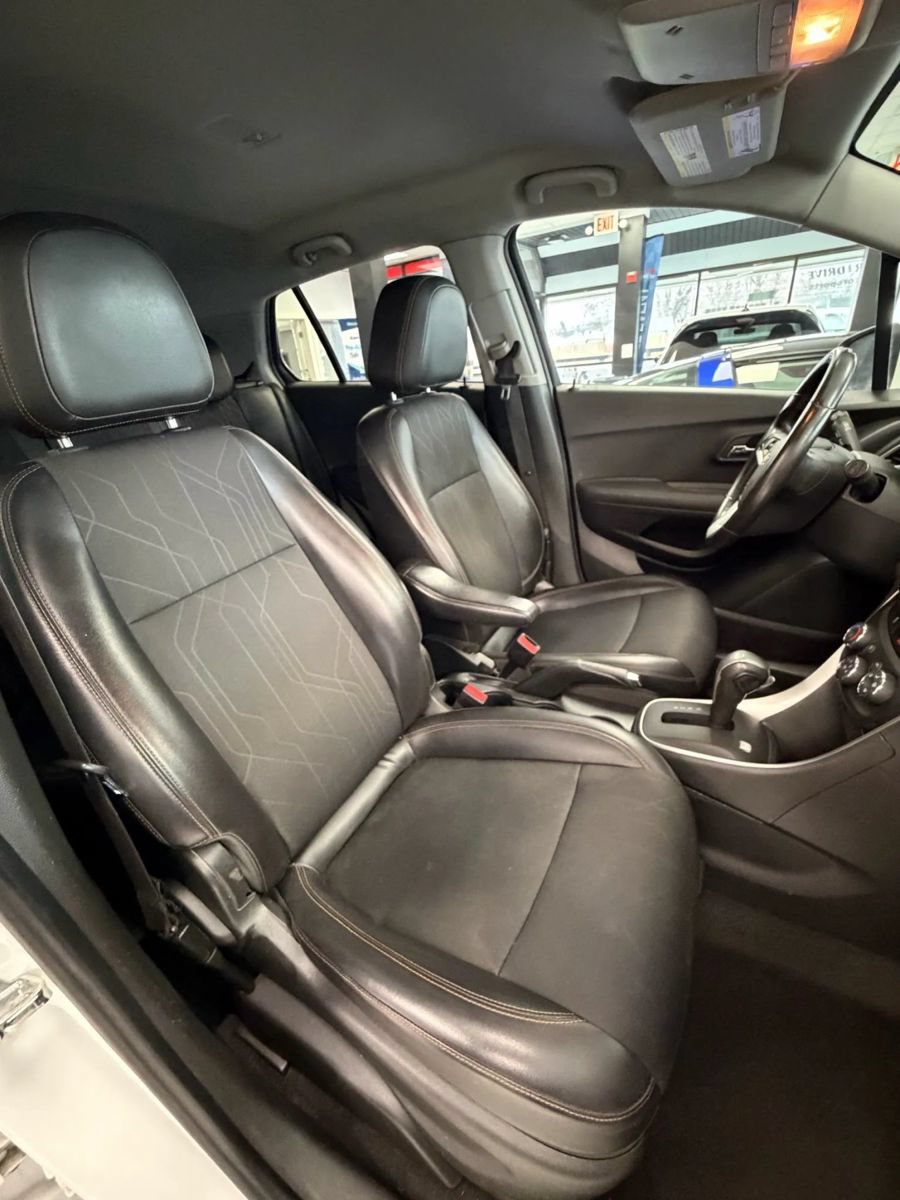 Used 2019 Chevrolet Trax LT w/ LT Convenience Package FWD image 11