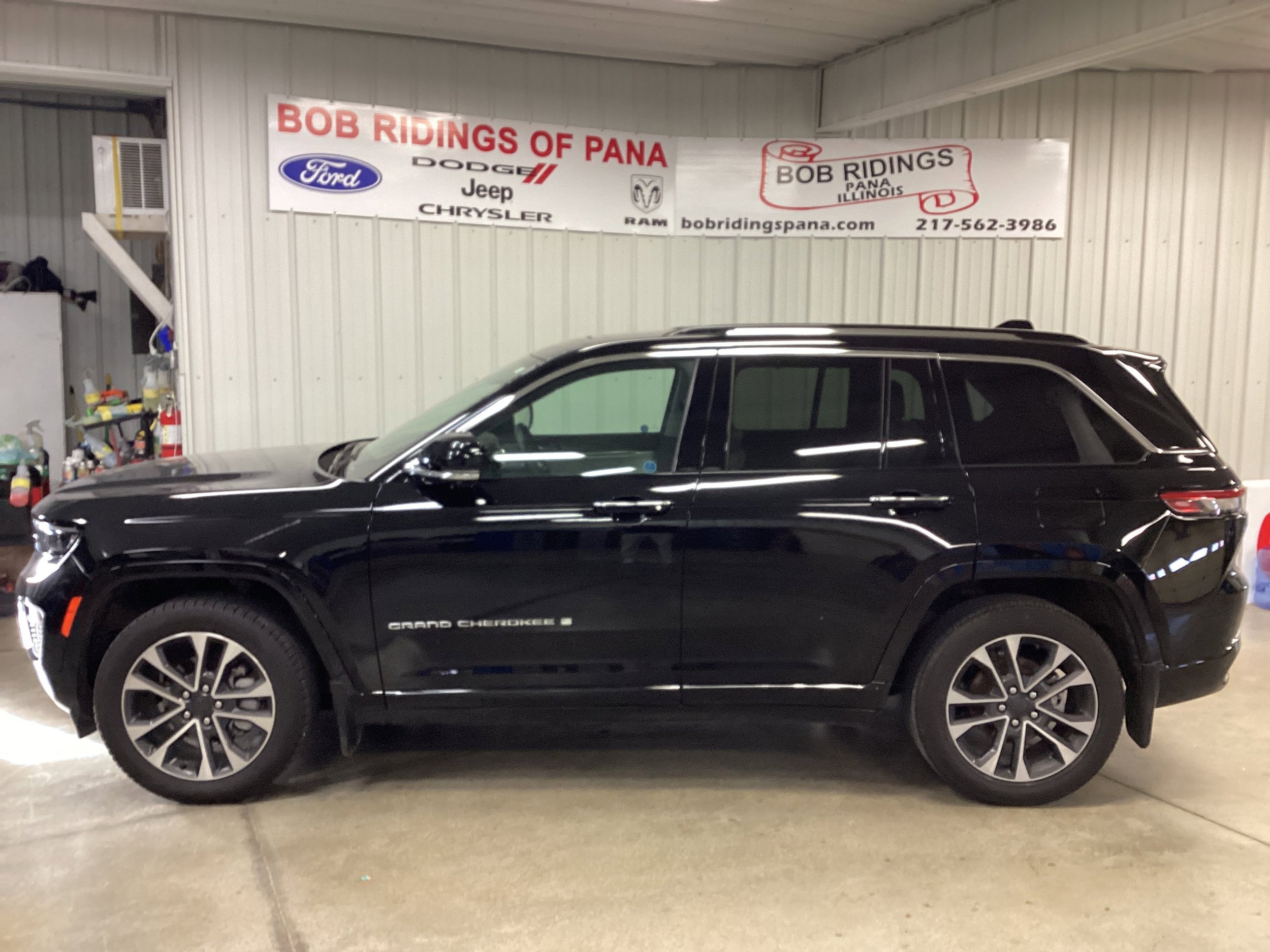 Used 2023 Jeep Grand Cherokee Overland w/ Adv Protech Group III image 2