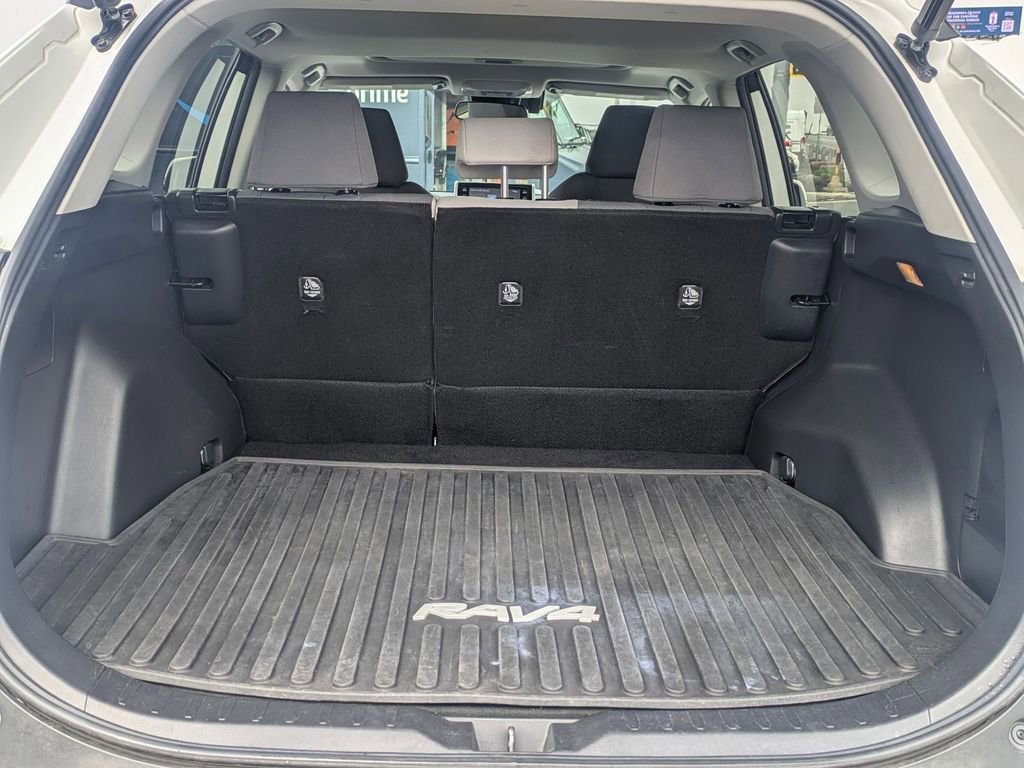 Used 2021 Toyota RAV4 XLE w/ Convenience Package image 36