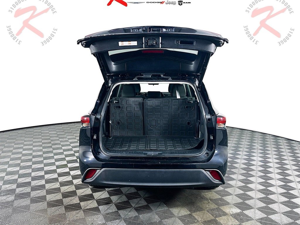 Used 2022 Toyota Highlander LE image 28