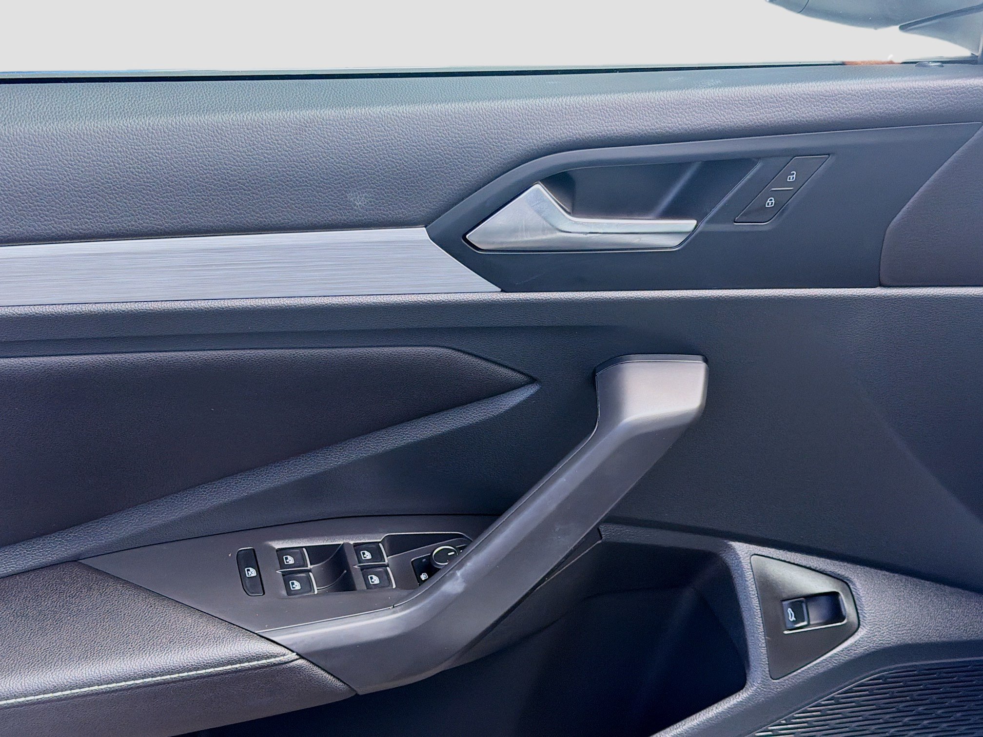 Certified 2025 Volkswagen Jetta S FWD image 16