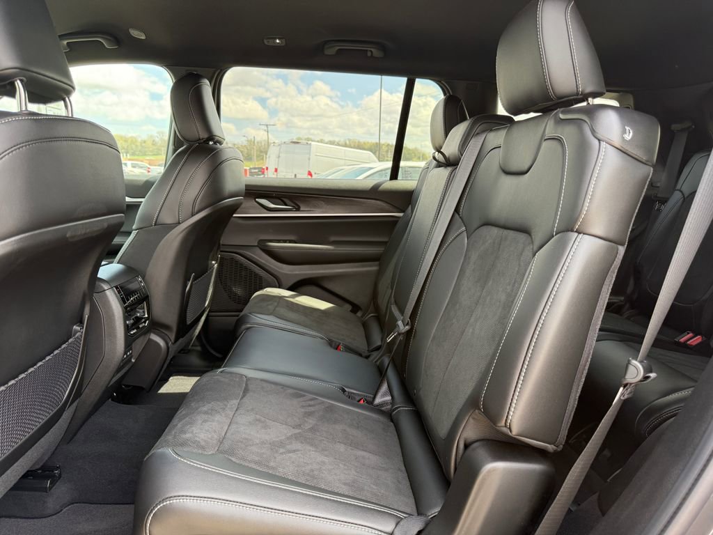 New 2026 Jeep Grand Cherokee L 4WD image 32