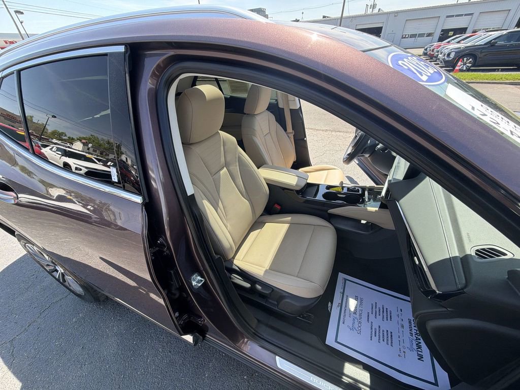 Used 2025 Buick Envision Preferred AWD/4WD image 24