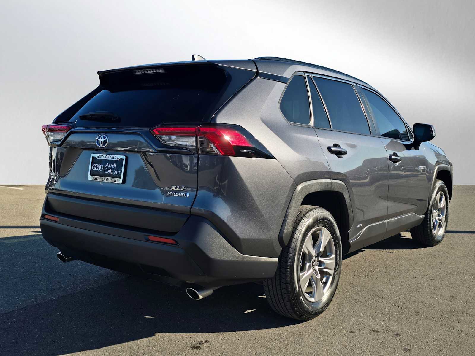 Used 2022 Toyota RAV4 XLE image 3