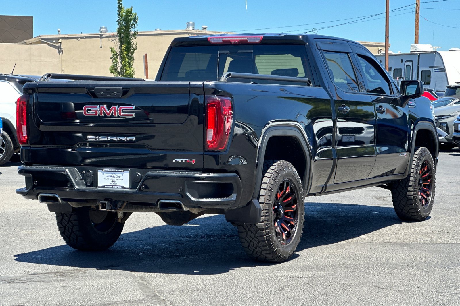 Used 2022 GMC Sierra 1500 AT4 w/ AT4 Premium Package AWD/4WD image 4
