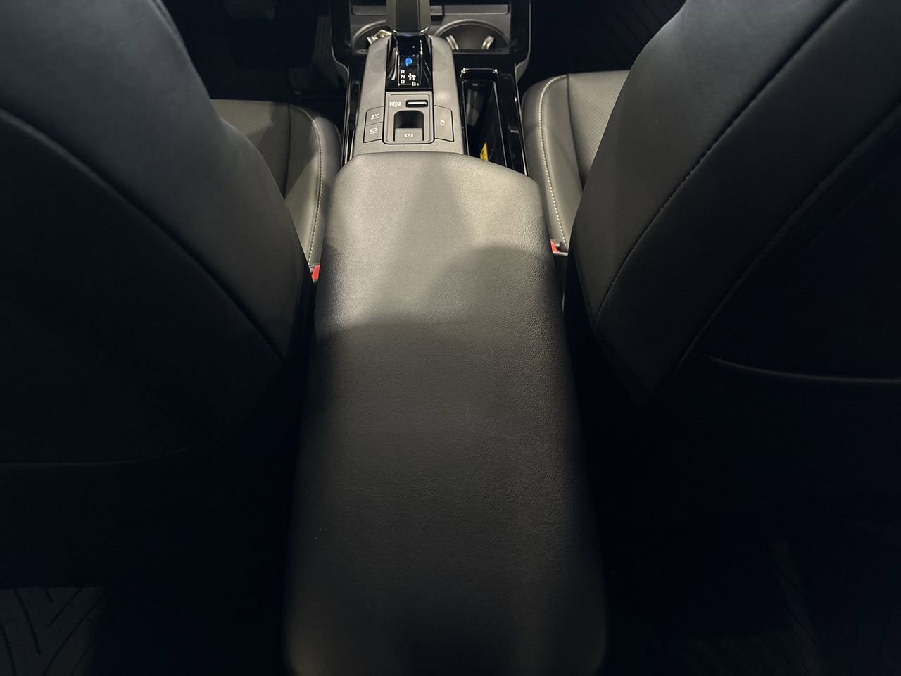 New 2026 Toyota Prius FWD image 22