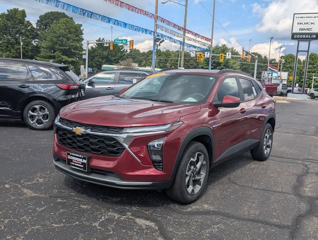 Used 2025 Chevrolet Trax LT w/ LT Convenience Package FWD image 3