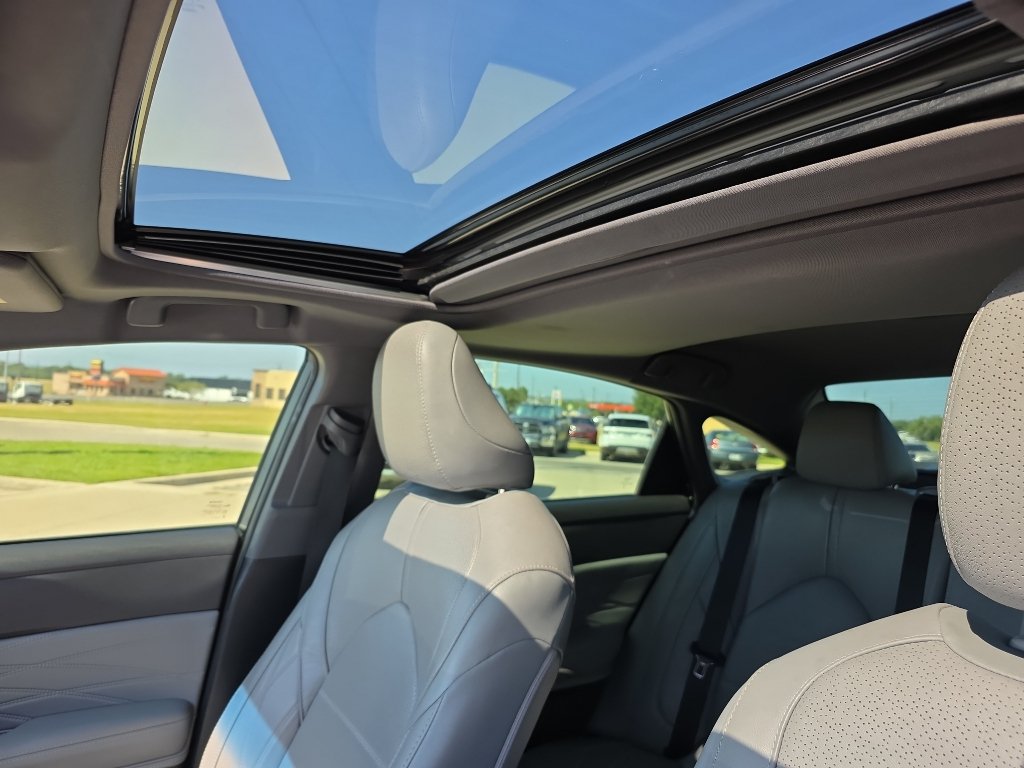 Used 2019 Toyota Avalon Limited FWD image 8