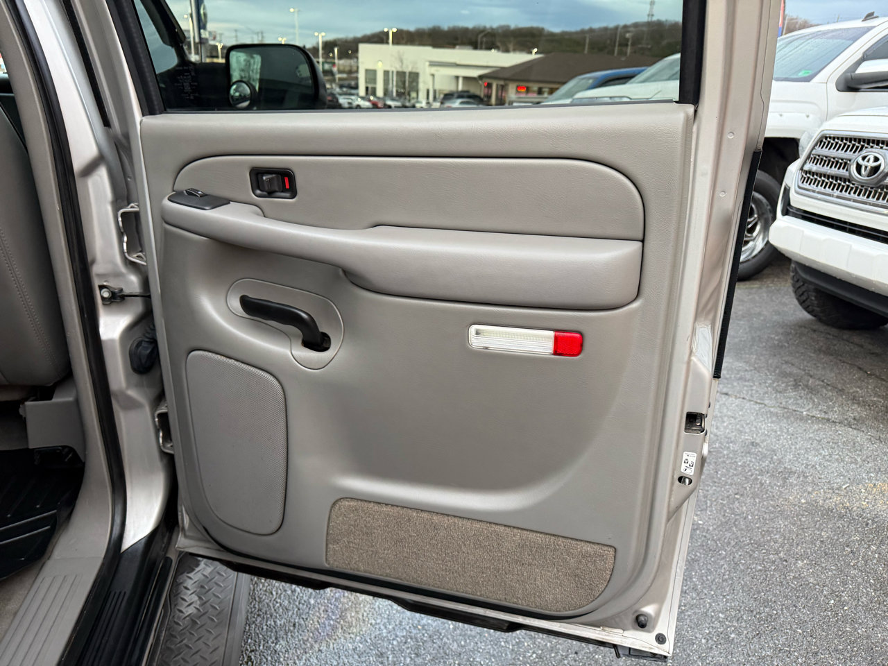 Used 2005 Chevrolet Avalanche 2500 w/ Preferred Equipment Group image 24