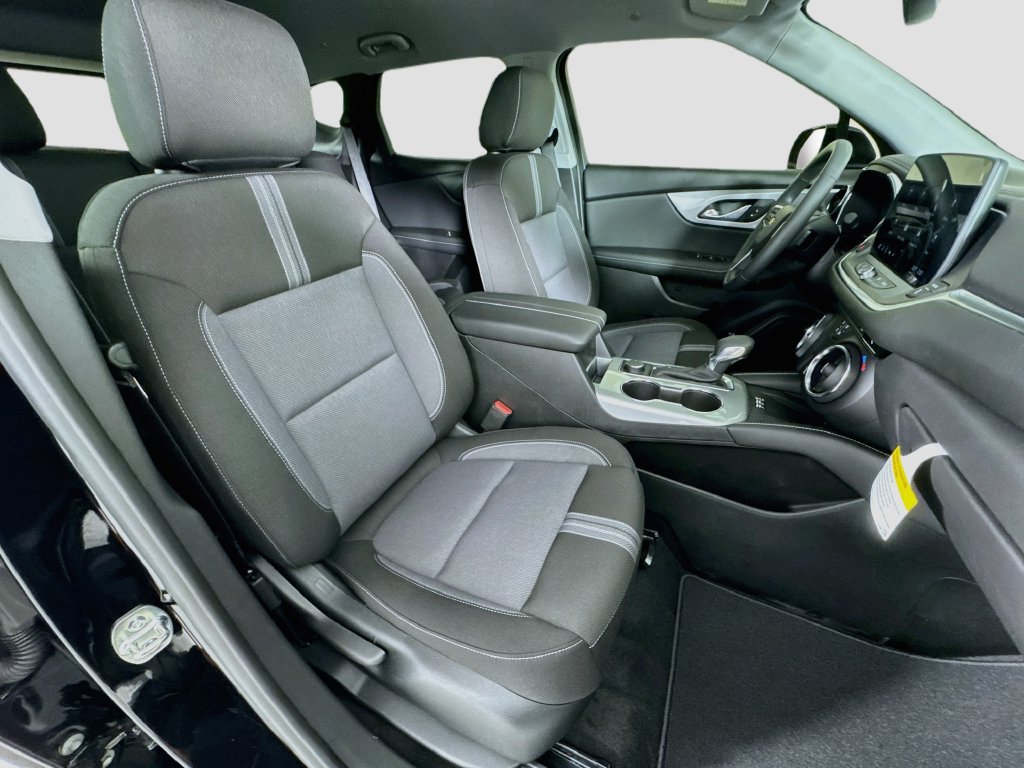New 2026 Chevrolet Blazer LT w/ Convenience Package FWD image 28