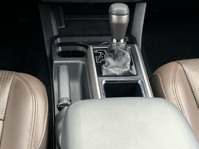 Used 2018 Toyota Tacoma Limited RWD image 27