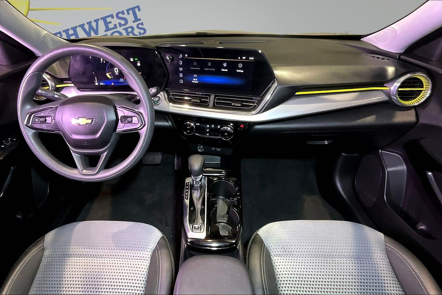 Used 2025 Chevrolet Trax LT FWD image 8
