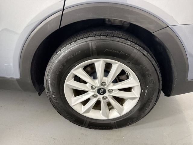 Used 2020 Kia Sorento LX AWD/4WD image 5