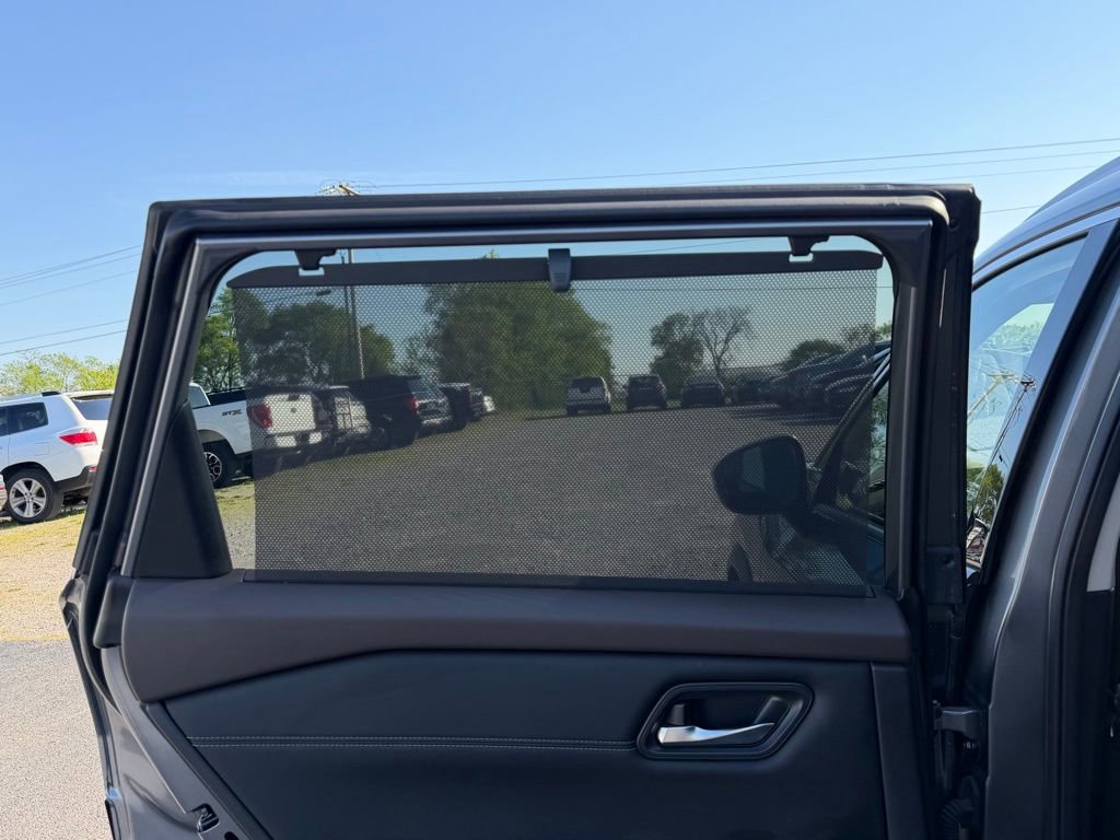 Used 2023 Nissan Rogue SL w/ SL Premium Package image 17