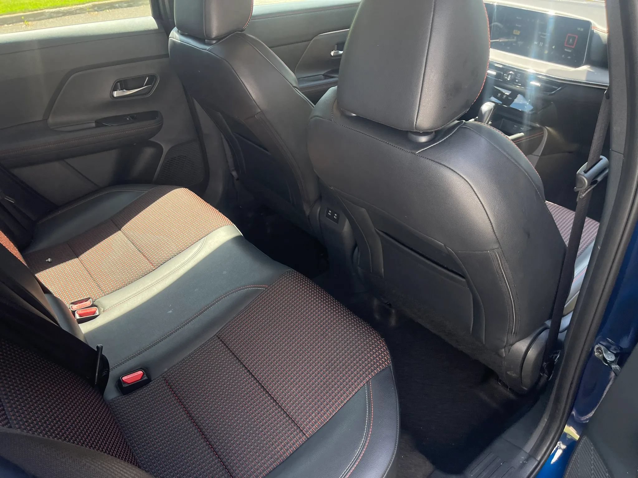 Used 2025 Nissan Kicks SR FWD image 13