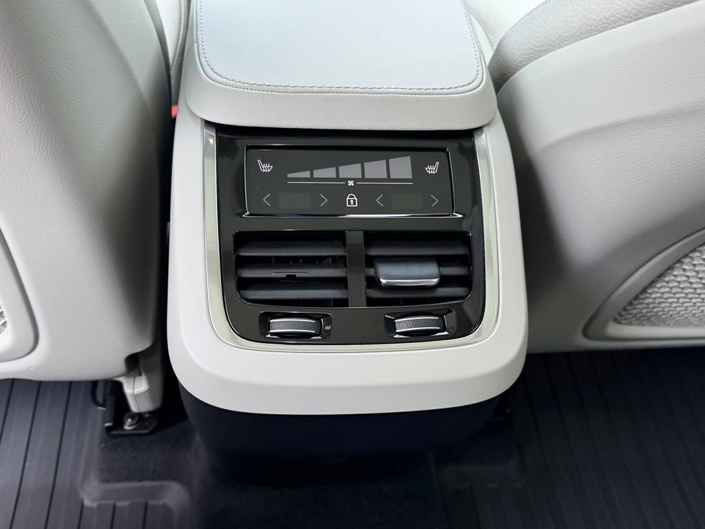 Certified 2023 Volvo XC90 B6 Plus w/ Protection Package AWD/4WD image 11