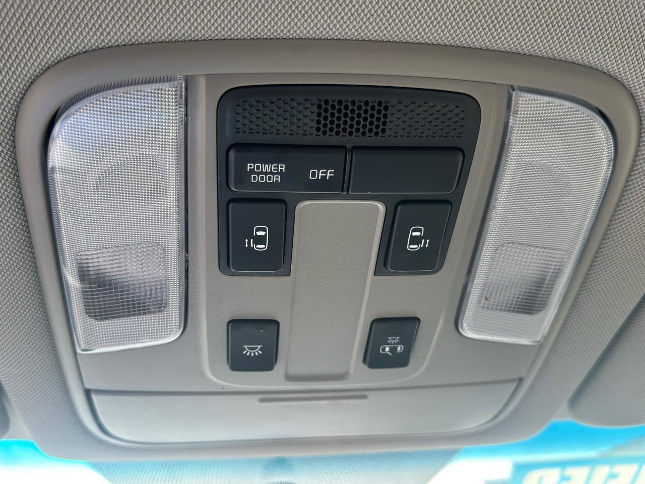 Used 2020 Kia Sedona EX image 31