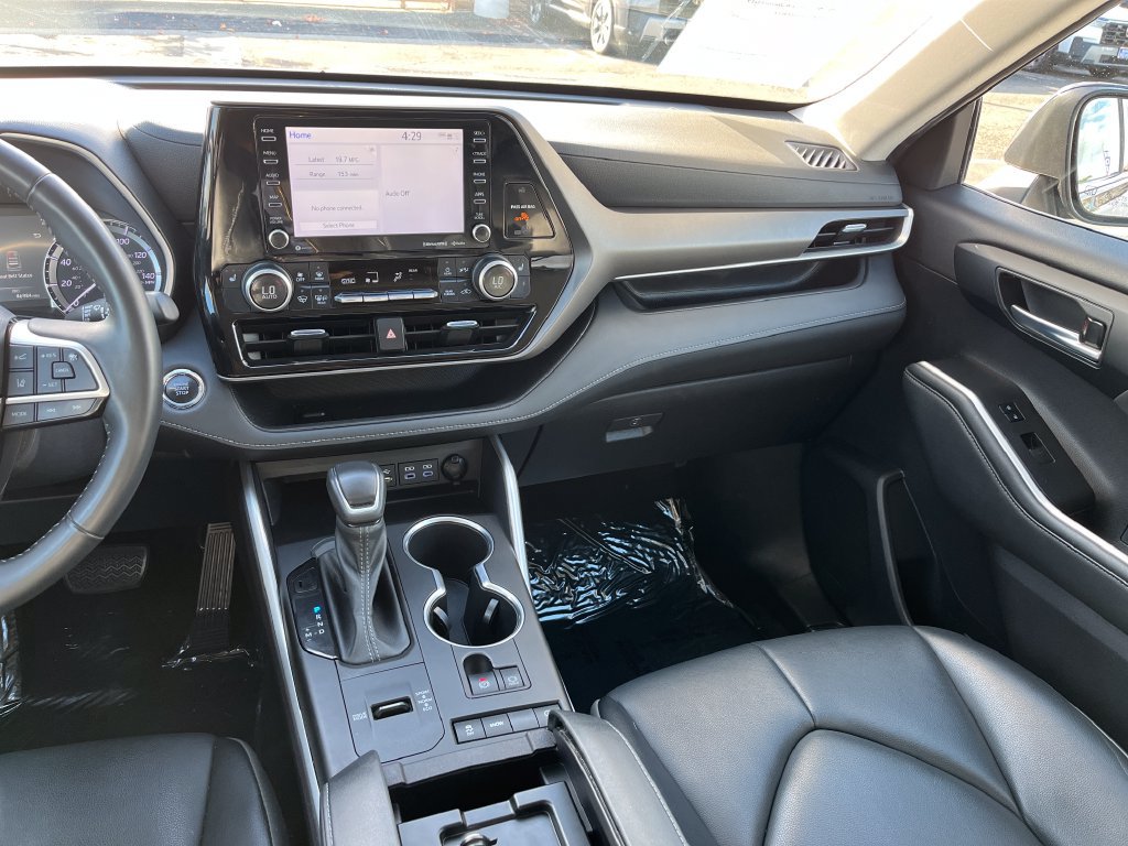 Used 2022 Toyota Highlander XLE FWD image 43