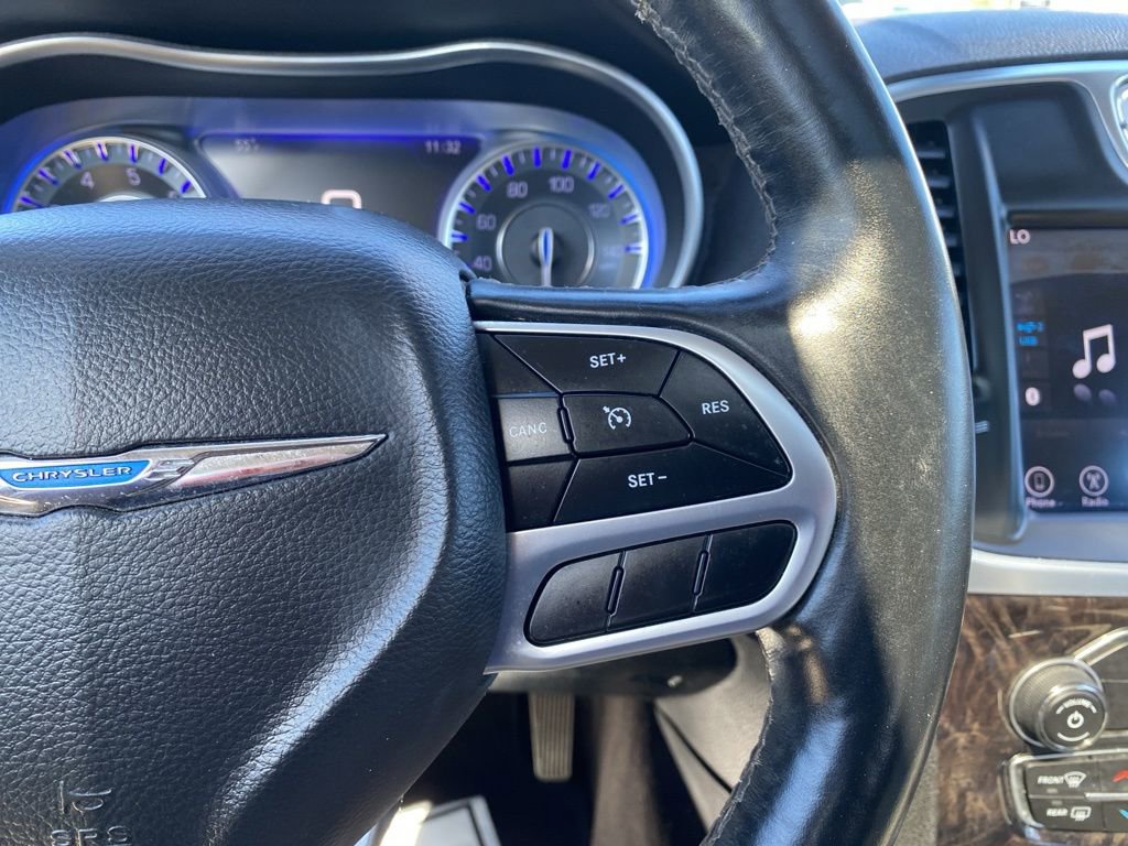 Used 2017 Chrysler 300 C image 22