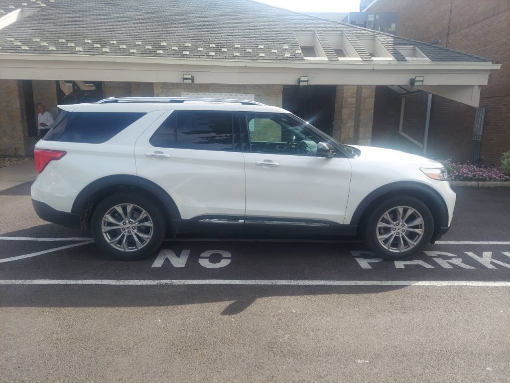 Used 2021 Ford Explorer Limited w/ Equipment Group 301A AWD/4WD image 5