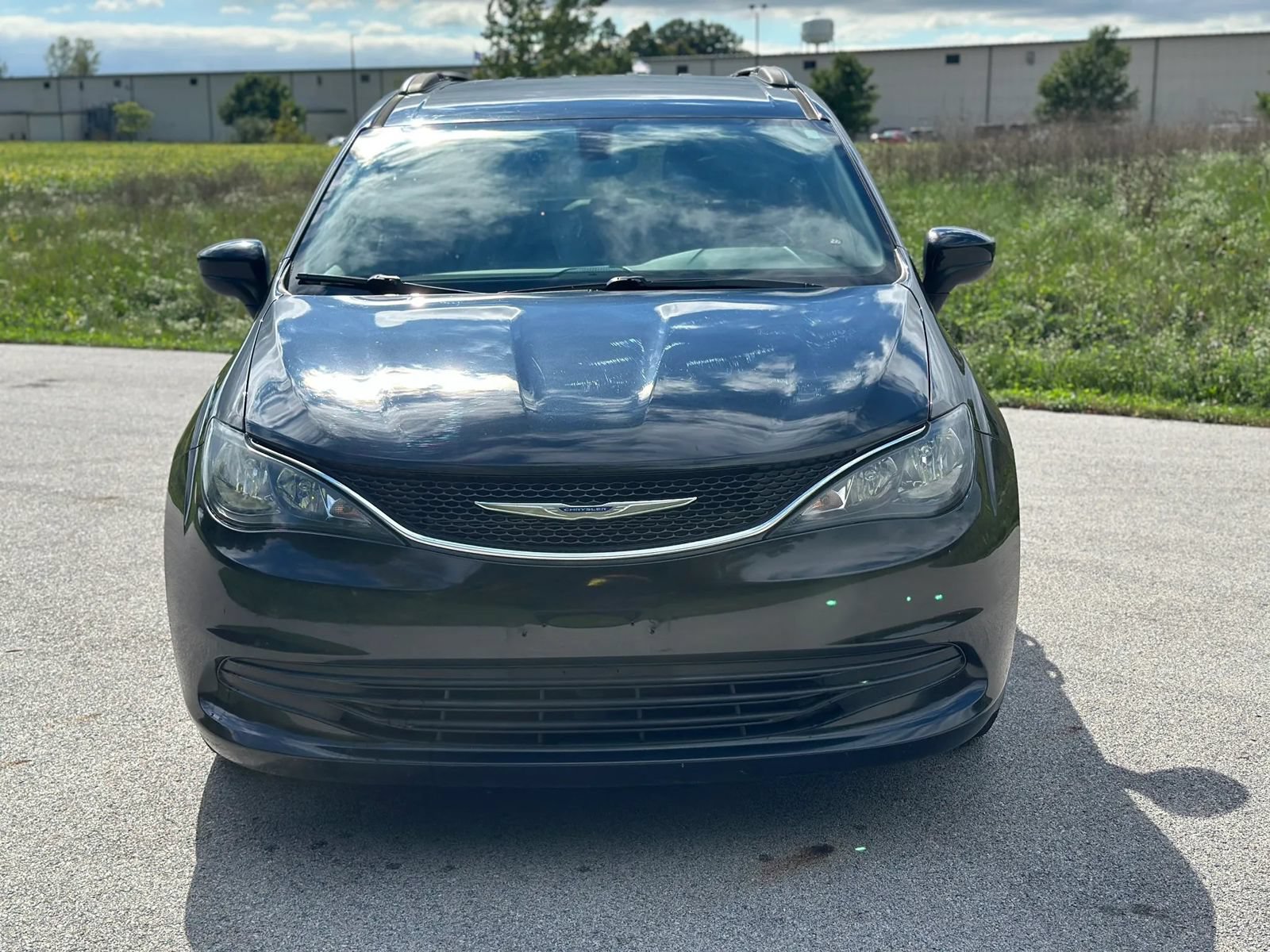 Used 2020 Chrysler Voyager Lxi FWD image 2