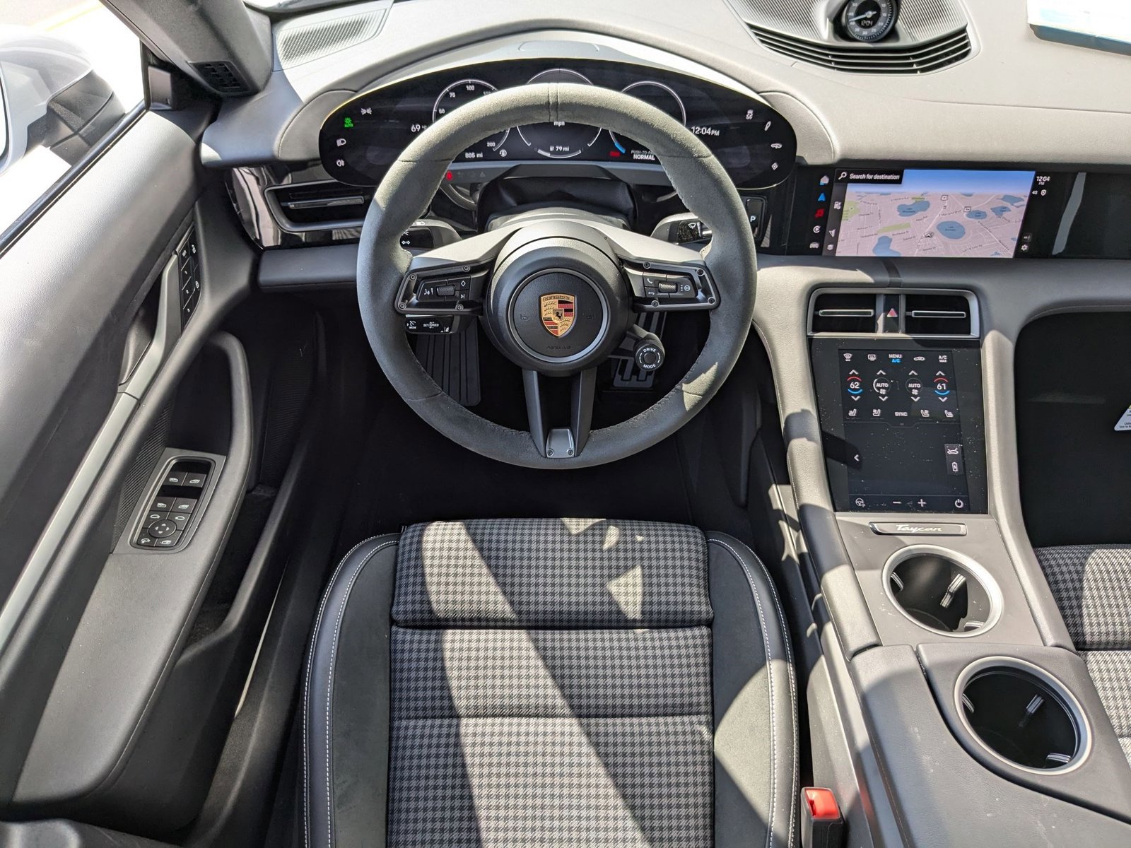 New 2025 Porsche Taycan 4S image 4