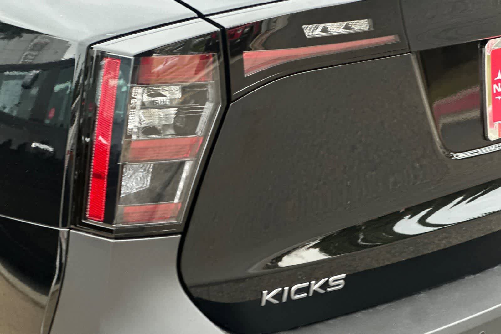 New 2026 Nissan Kicks SR FWD image 29