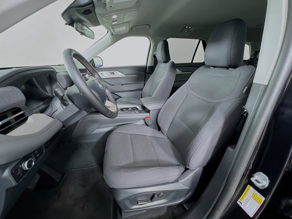 Used 2025 Ford Explorer Active image 14
