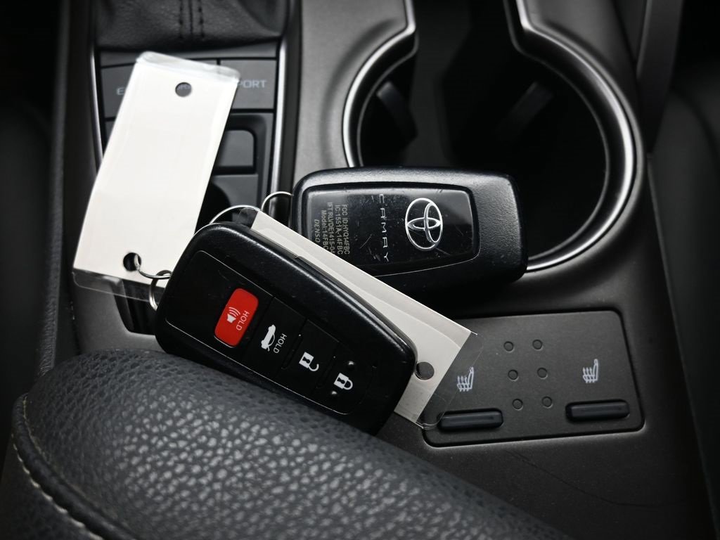 Used 2021 Toyota Camry XSE image 15