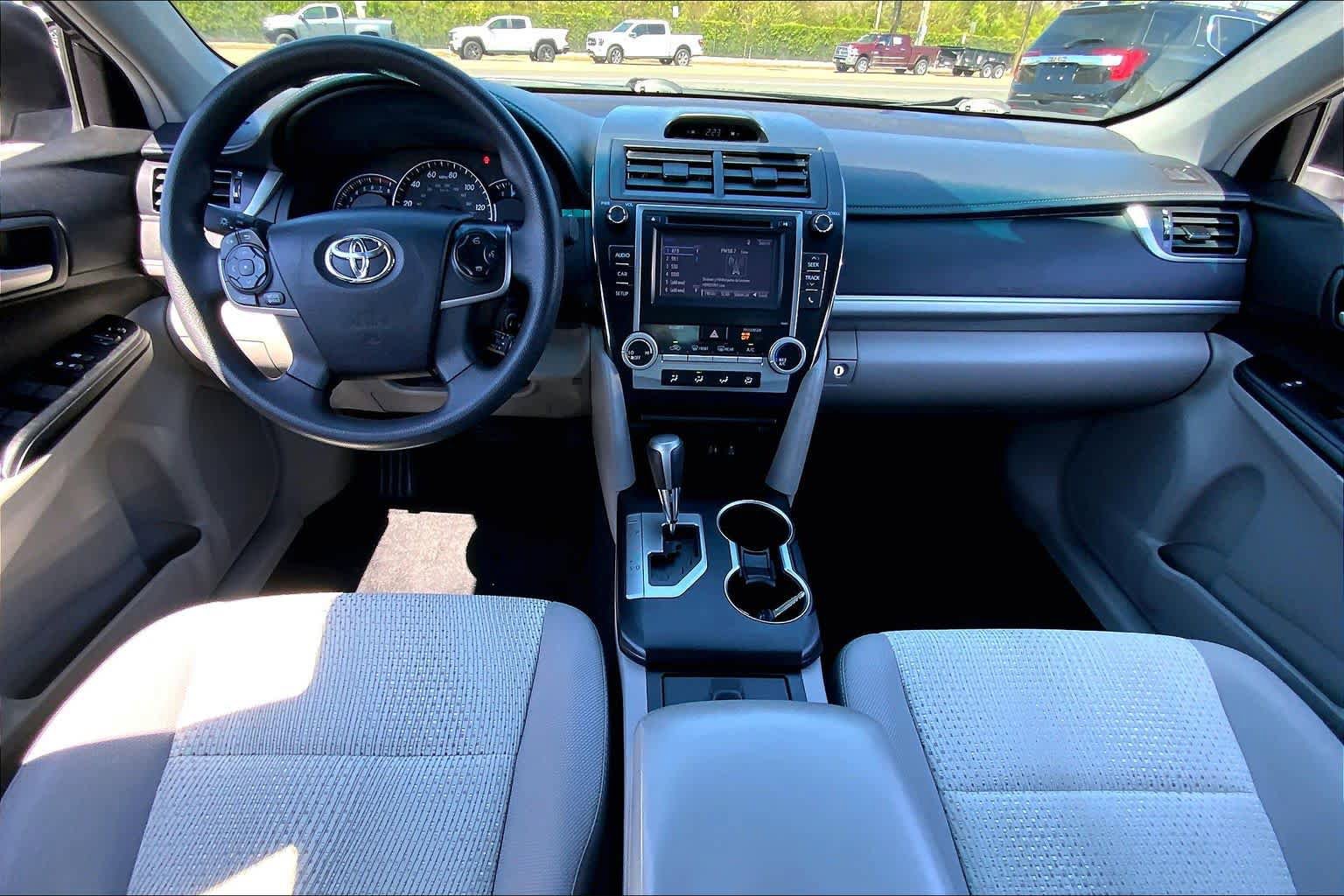 Used 2014 Toyota Camry LE FWD image 14