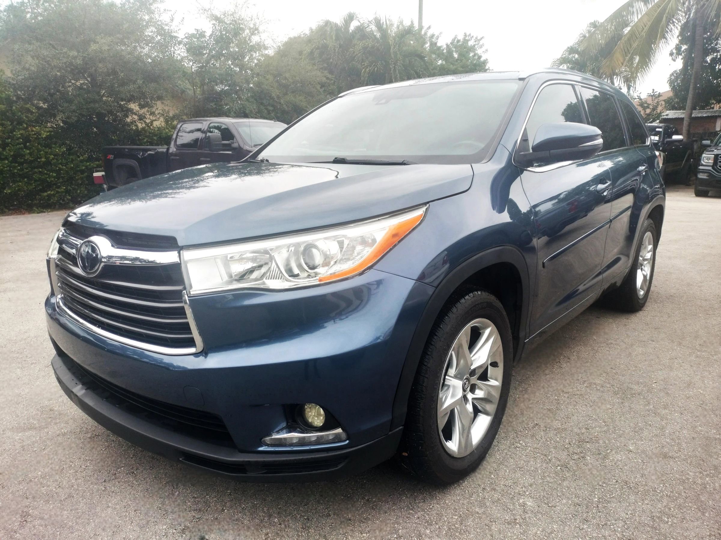 Used 2016 Toyota Highlander Limited Platinum image 3