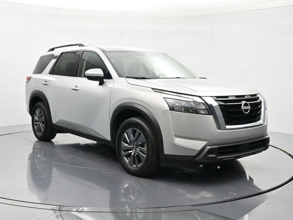 Certified 2024 Nissan Pathfinder SV image 3