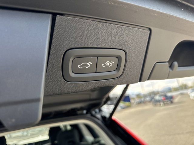 New 2025 Volvo XC60 B5 Plus w/ Climate Package PRO image 8