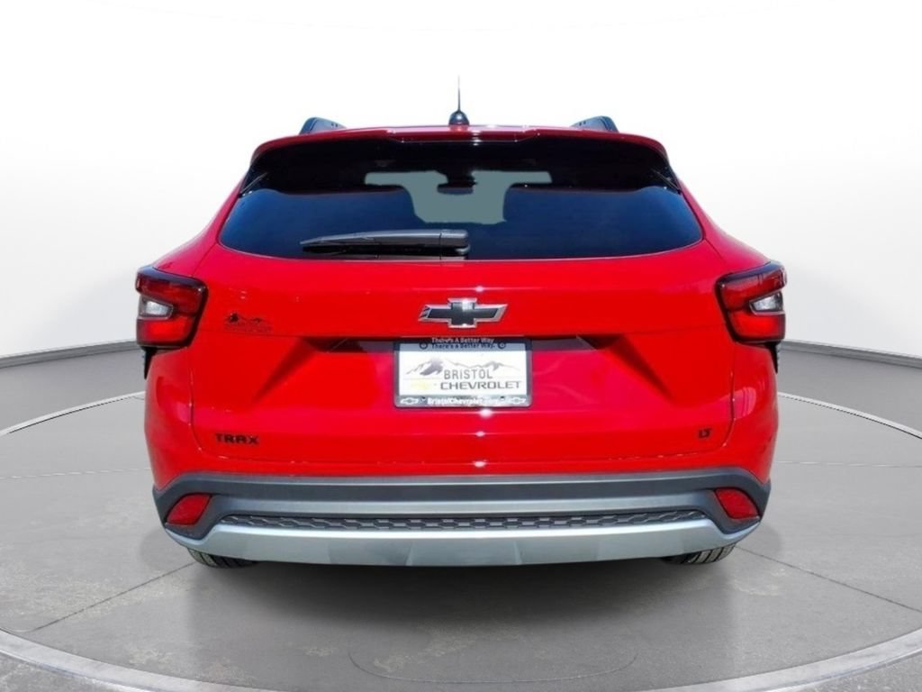 New 2026 Chevrolet Trax LT w/ LPO, Blackout Package FWD image 4